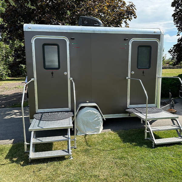 Bella Trailers - VIP wedding event restroom and mobile bathrooms